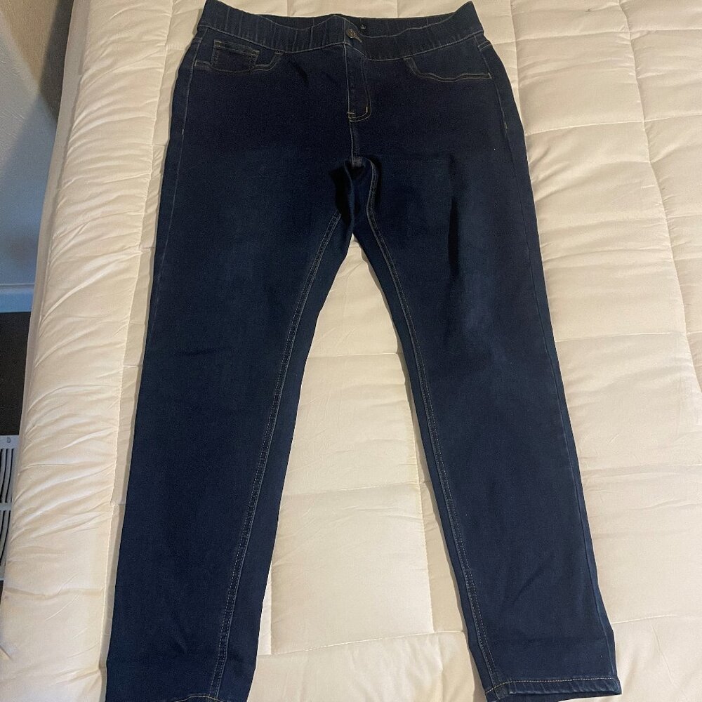 3/$10    New York & Company Mid-Rise Pull-On Skinny Jeans